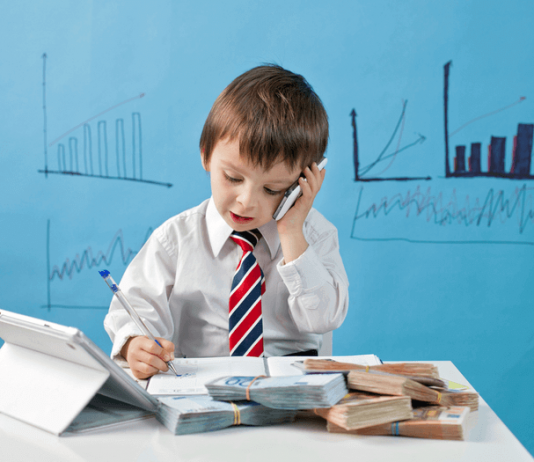 Nga një bebe, në një bos: Si tu mësojmë fëmijëve kursimet!