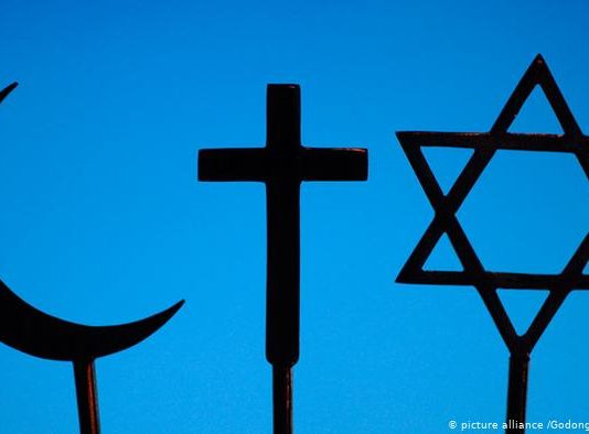 A lejohet bashkëpunimi në tregti (hallall) me ithtarët e librit?