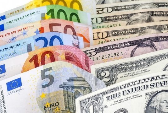 Bie dollari, forcohet euro