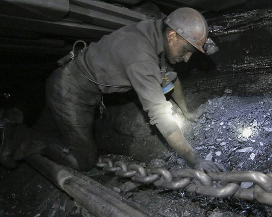 Biznesi i errët i Zvicrës me thëngjillin ukrainas