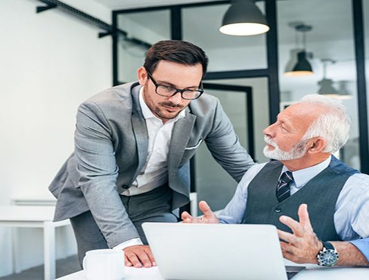 Si lideri mund të fitojë besueshmërinë e punonjësve?