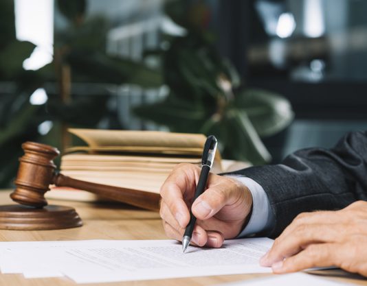 ATRIBUTET E FETVADHËNËSIT TË DREJTË DHE MORALI I TIJ