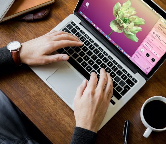 Studimi i Harvard: Smart working, punojmë më shumë se sa mendojmë
