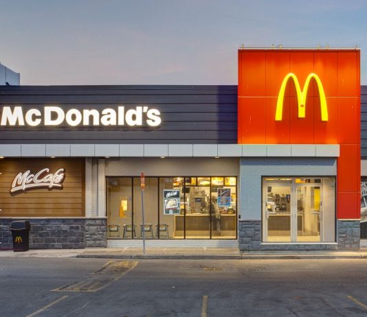 52 ISH PUNËTORË KANË PADITUR MCDONALD’S DUKE KËRKUAR DËMSHPËRBLIM