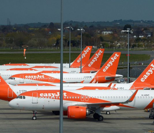 KOMPANIA AJRORE “EASYJET” PËSOI 800 MILIONË FUNTE HUMBJE KËTË VIT
