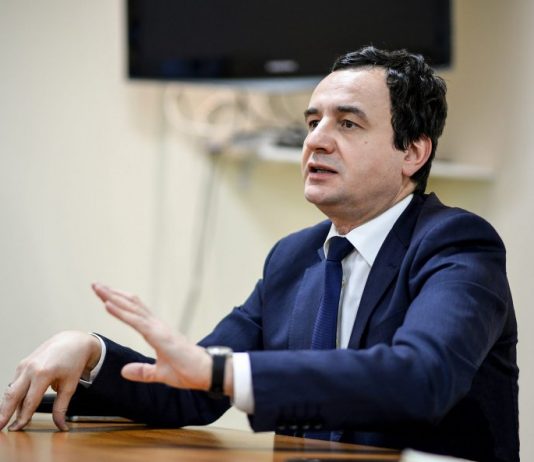 Kurti në bisedë me zyrtarët e FMN-së, thotë se Qeveria po bën parregullsi me Trustin Pensional