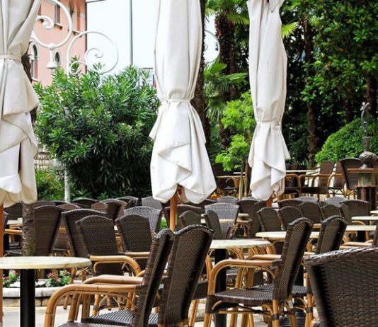 Gastronomia dhe qendrat tregtare mbyllen nga ora 21:00
