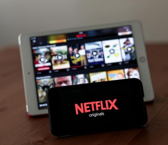 Pandemia ndihmon tregun e Netflix dhe platformave të tjera, + 28% abonentë