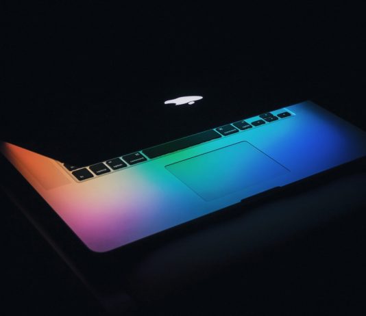 Apple MacBook pritet të arrijë 15.5 milion dërgesa