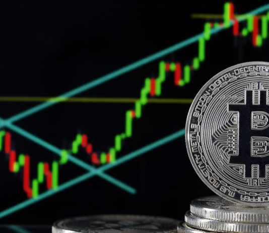 Rënia më e keqe e Bitcoin që nga marsi lëkund besimin e investitorëve