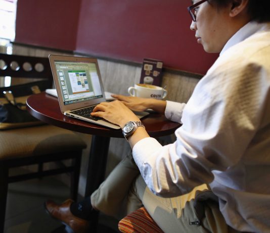 Kina thyen një rekord të ri, numëron 1 miliard përdorues të internetit
