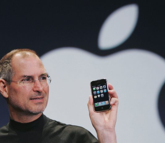 Thirrja e parë në historinë e iPhone – Steve Jobs: 4 mijë kafe ju lutem