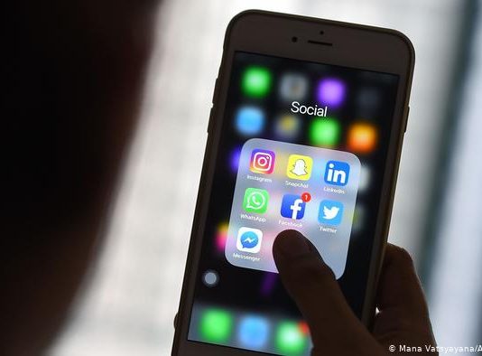 Si bëjnë reklamë shërbimet sekrete në rrjetet sociale