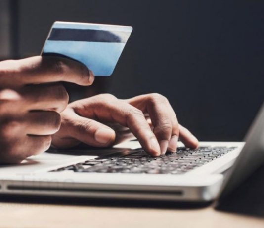 Përfitoi mbi 400 mijë euro nga mashtrimi online, ndër viktimat edhe kompani shqiptare
