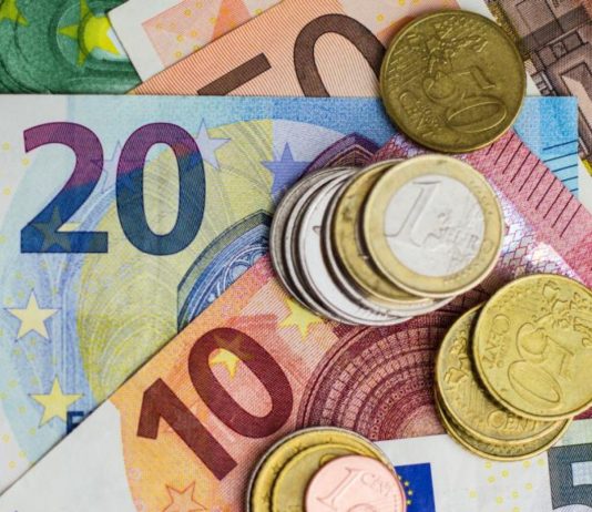 Euro prek nivelin më të ulët që nga fillimi i pandemisë