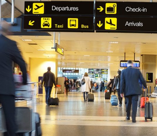 Tamponë, vaksina dhe maska: Rregullat e udhëtimit me avion