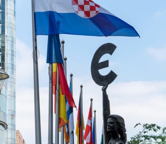 Kroacia, gati të bashkohet me Eurozonën në janar të 2023