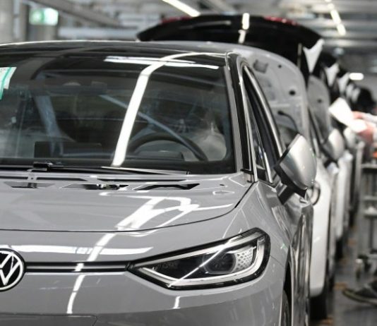 VW frenon në prodhim për shkak të mungesës së vazhdueshme të çipave
