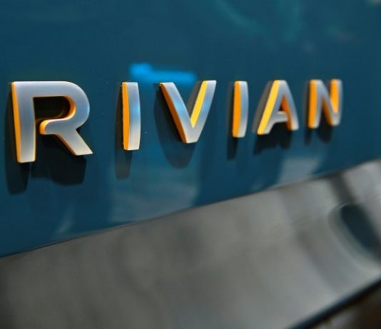 Prodhuesi i automjeteve elektrike, i mbështetur nga Amazon, Rivian shpall IPO