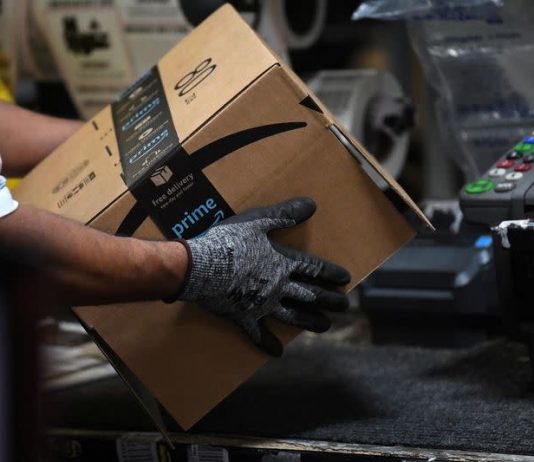 Një punëdhënës si Amazon! Ofron të paguajë shkollimin e punonjësve dhe rrit pagat minimale