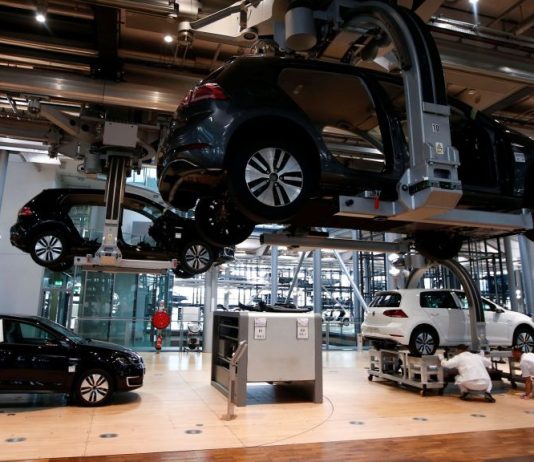Mungesa e çipave godet rëndë industrinë e automobilave