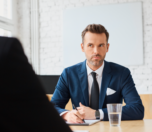 15 mënyrat efektive për të përshkruar vetën tuaj gjatë intervistës.