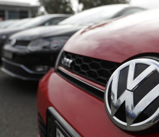 Volkswagen shënon rënie të shitjes së automjeteve për shkak të problemit me çipat