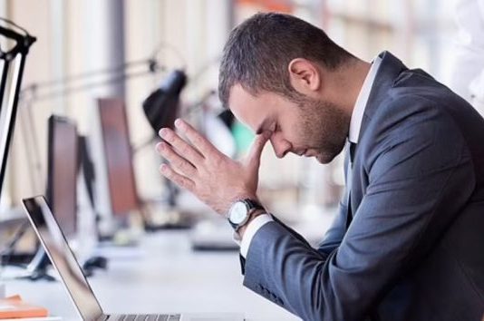 Stresi dhe paratë/ Studimi: 30% e njerëzve pësojnë goditje në tru dhe atak në zemër prej dy faktorëve