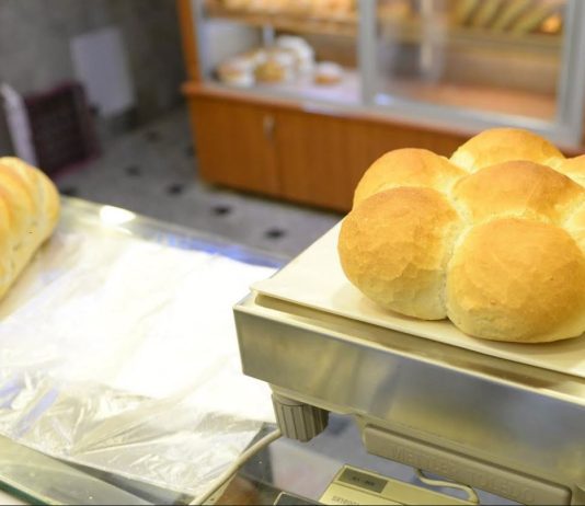 “Si më i thanë fëmijës mos ha babit shumë bukë?”- Qytetarët të brengosur për paralajmërimin e rritjes së çmimit të bukës