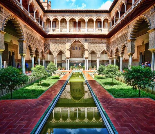 DIELLI I ALLAHUT SHKËLQEN MBI PERËNDEMIN – nga autorja gjermane Sigrid Hunke