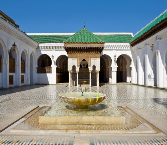 Në shkollë tek arabët. Autorja gjermane tregon kohën kur shkollat islame ishin më prestigjiozet në botë