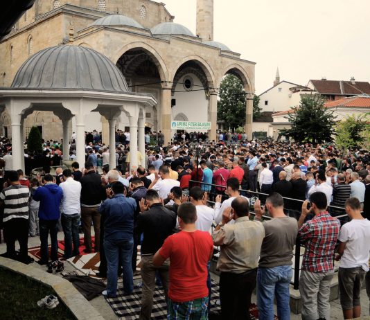 Një shpjegim për Kosovën: edhe agjërues, edhe islamofob!