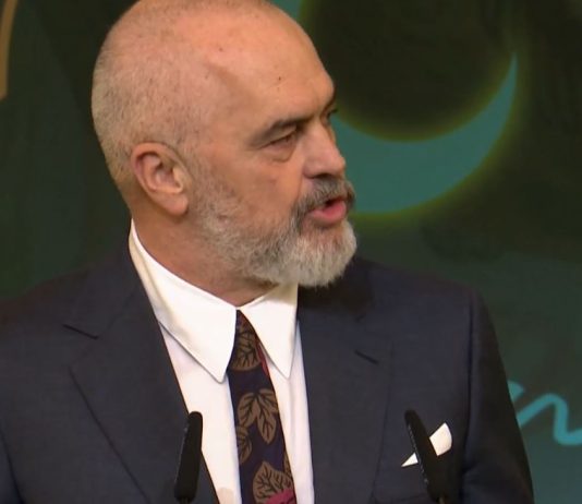 Edi Rama shtron iftar: “Islami është një dhuratë pa kushte për mbarë njerëzimin”