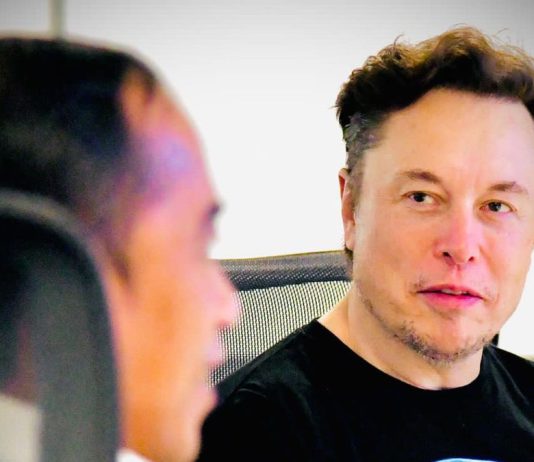 Pyetja që bën Elon Musk në çdo intervistë para se të punësojë dikë