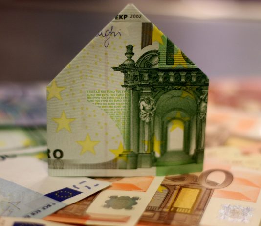 Pse bizneset shqiptare po orientohen drejt euros?