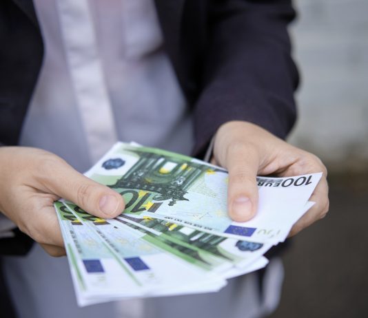 Kosova e varur nga remitencat që dërgojnë mërgimtarët, por për çka shpenzohen këto para