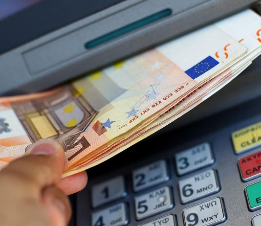 Sa kushton tërheqja e parave nga secila bankë në Kosovë?