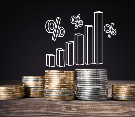 Pse bankat qendrore rrisin normat e interesit për të frenuar inflacionin?