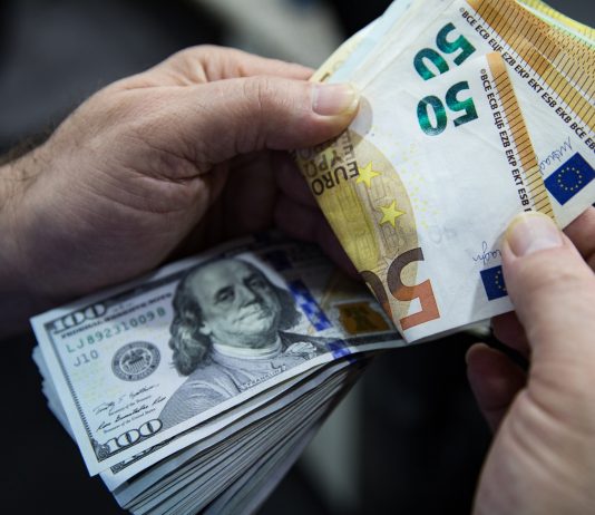 Dollari vazhdon ta sfidojë keq Euron, kaq është dallimi