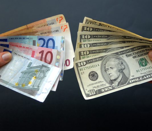 Historike, Euron dhe Dollarin i ndan më pak se gjysmë centi nga barazimi