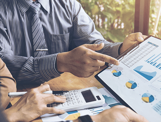 Guru Financiar: si të arrini paqen financiare