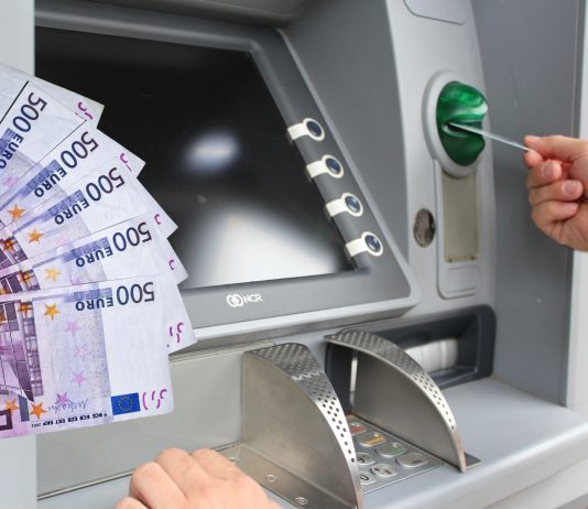 Krizë e rritje çmimesh, por sa para i kanë të “paluara” kosovarët në banka