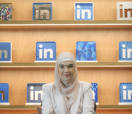 Rrëfimi i Hava Malokut, kosovares së LinkedIn-it: Të synosh hënën për të qenë mes yjesh!