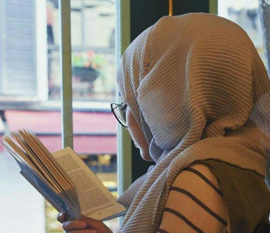 Veshja e shamisë myslimane në shkolla: Një pikëpamje liberale