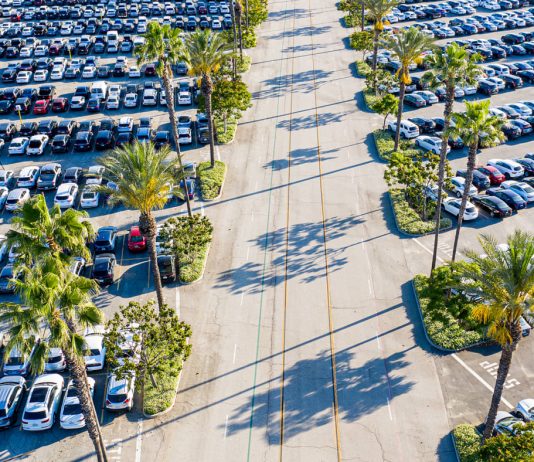 Kalifornia përgatitet të ndalojë shitjen automjeteve me djegie deri në vitin 2035