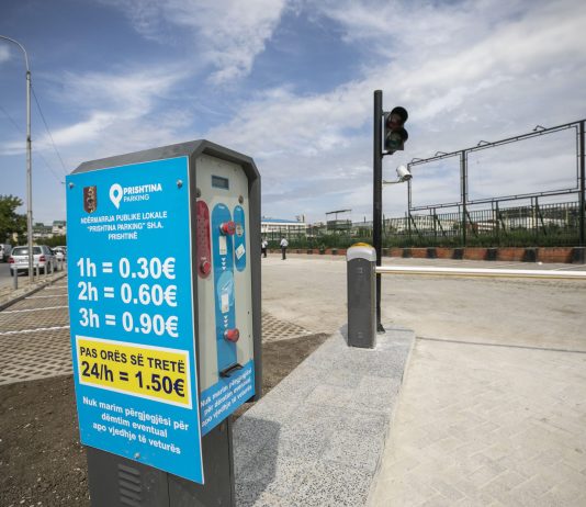 “Prishtina Parking” jep 750 mijë euro për krijimin e një aplikacioni për menaxhimin e parkingjeve
