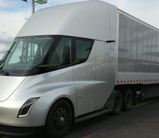 Kamioni elektrik i Teslas që do të revolucionarizojë transportin