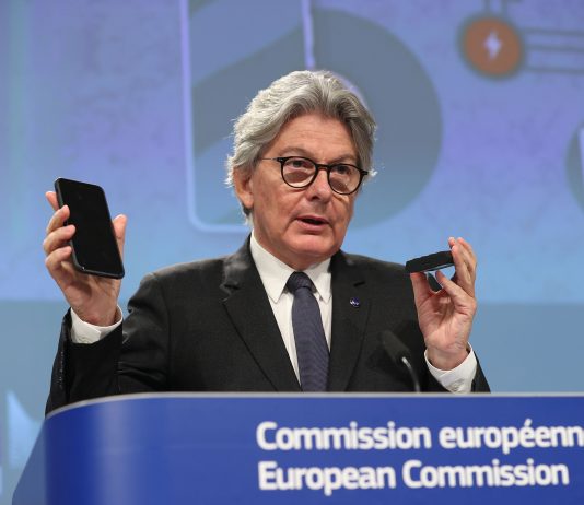 “Një karikues për të gjitha paisjet.” Parlamenti Europian miraton ligjin