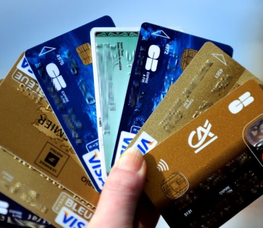 Bankat shtrenjtojnë kreditë/ Goditen ekonomitë familjare dhe bizneset