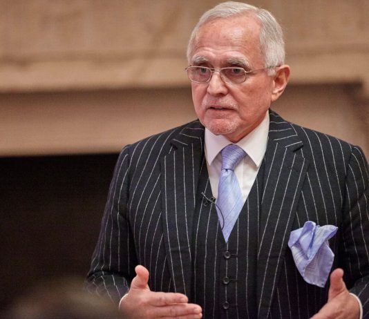 Dan Pena: “Këshilltari” i udhëkryqit që bëri një pasuri prej 50 miliardë dollarësh